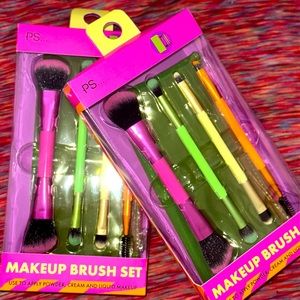 1 set of 4 piece make up brush sets BrandNew